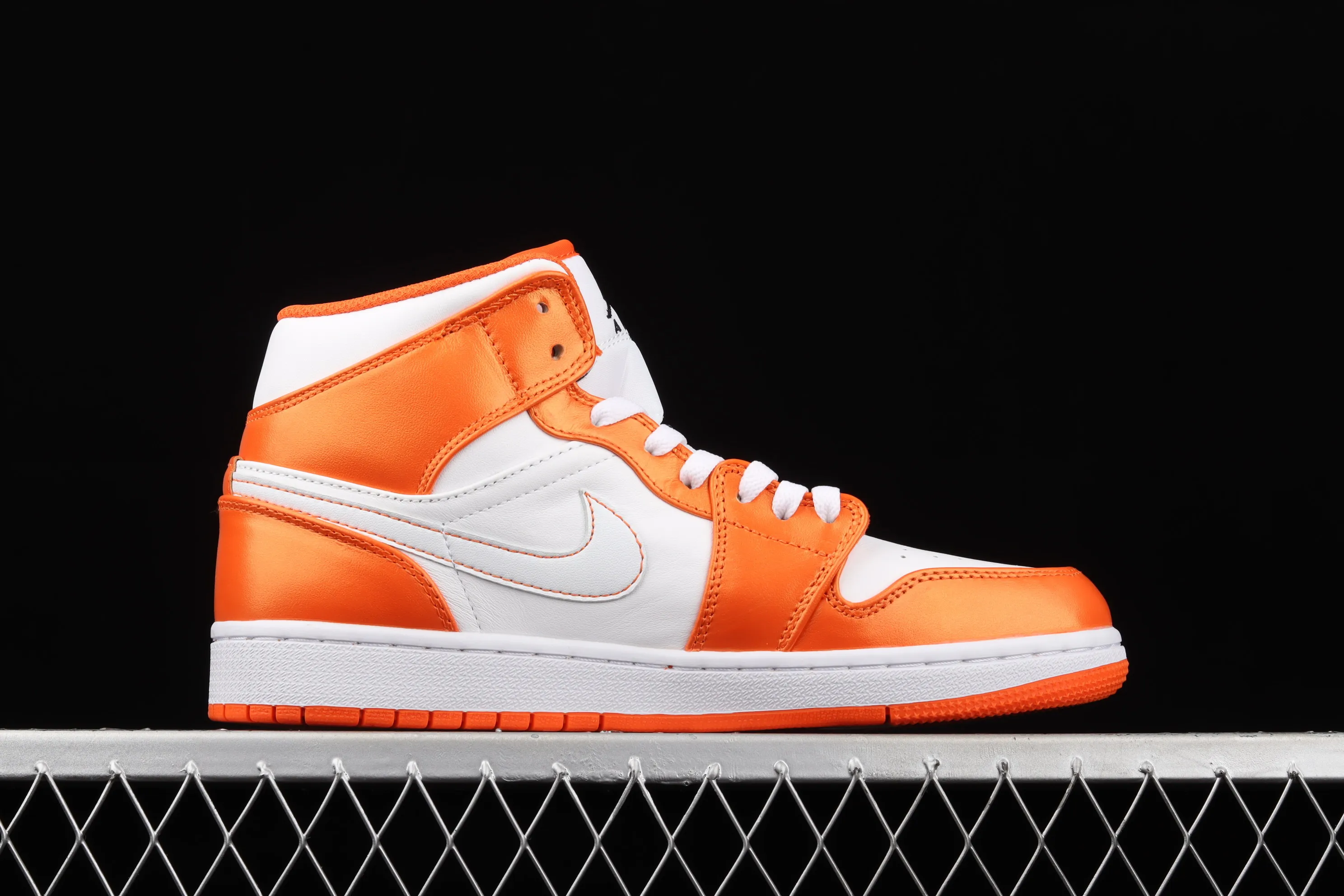 All Categories Air Jordan Jordan Series Basketball Shoes Air Jordan 1 Mid Air Jordan 1 Mid AJ1 Joe 1 White Orange Mid-top Cultural Basketball Shoes DM3531-800